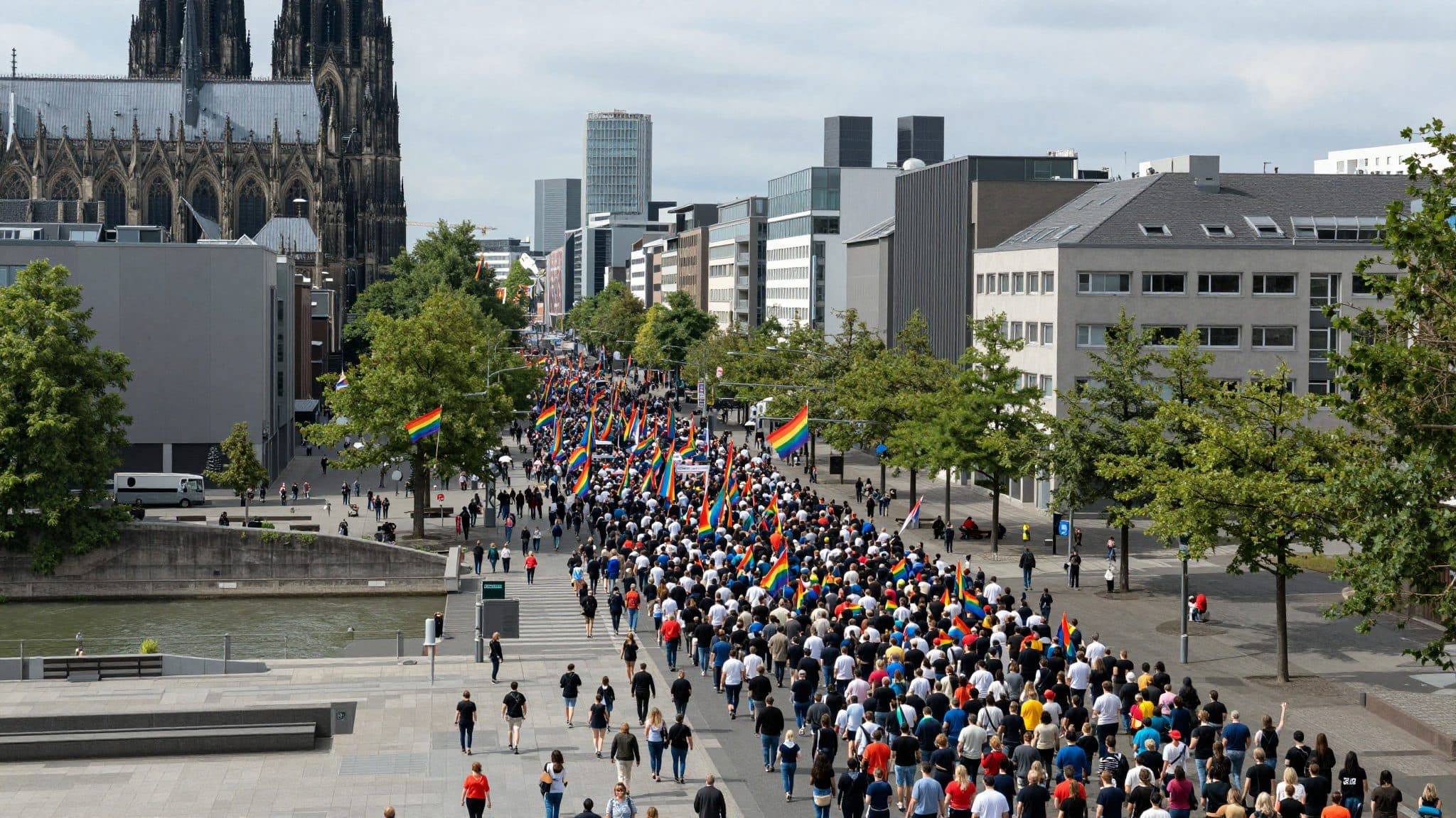 Miles de personas marchan en Colonia en respuesta al atentado contra el Orgullo de Berlín