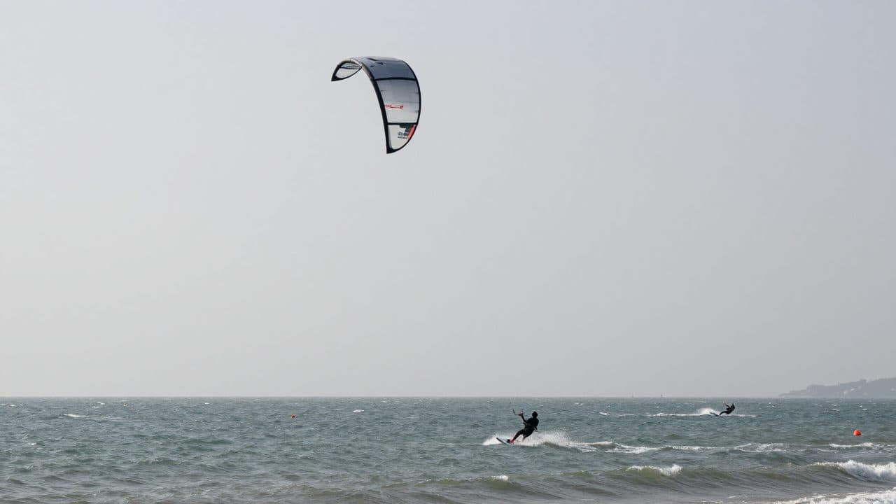 El kitesurfista Bontus consigue con la plata su primera medalla europea y planea su regreso