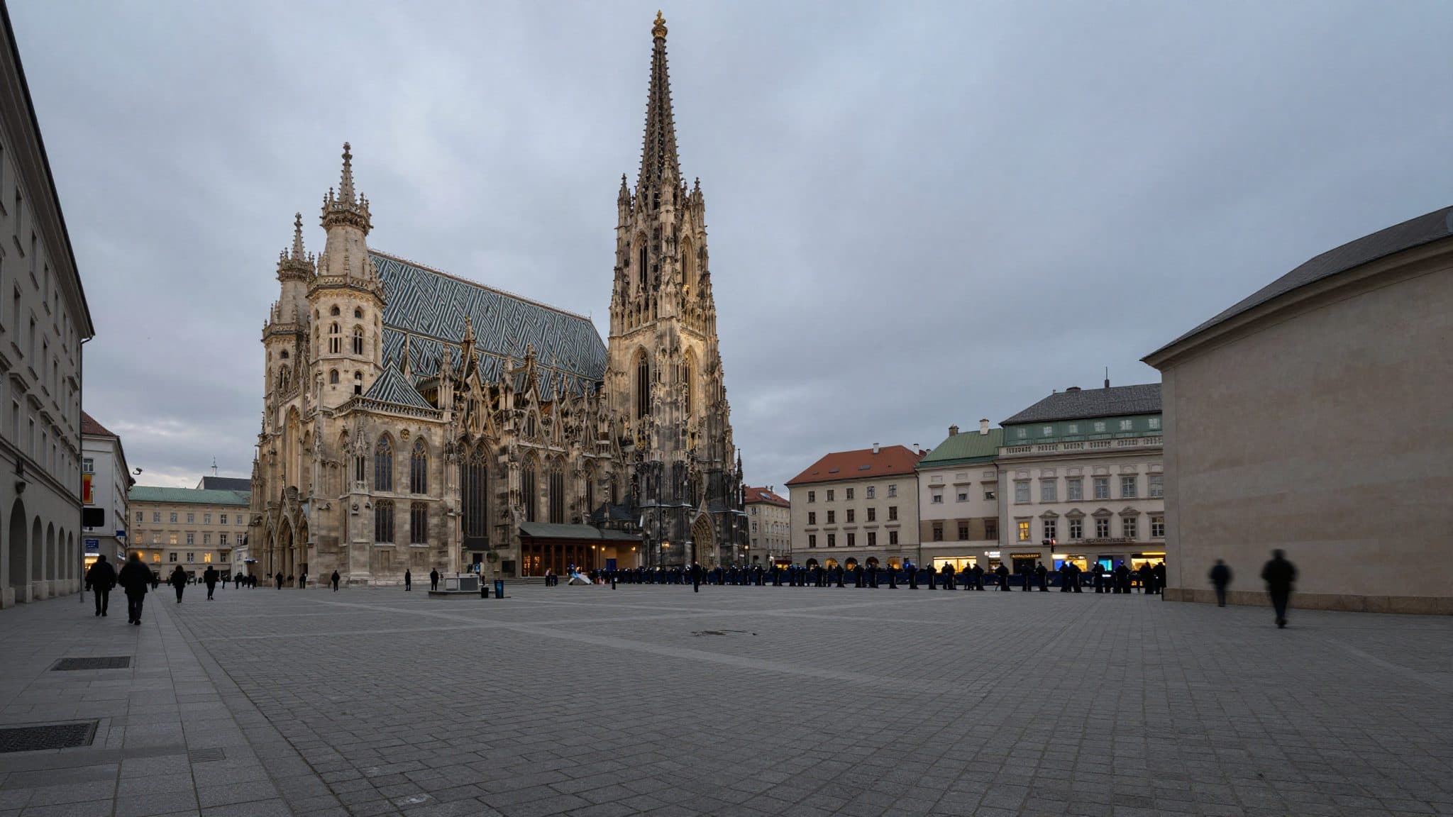 Sábado de disturbios en Viena: la Policía habla de escalada tras el enfrentamiento entre extrema derecha y contramanifestación
