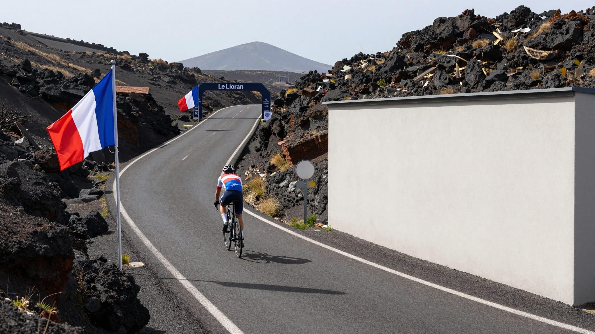 Pogacar gana la décima etapa del Tour en el Día Nacional de Francia en el Macizo Central