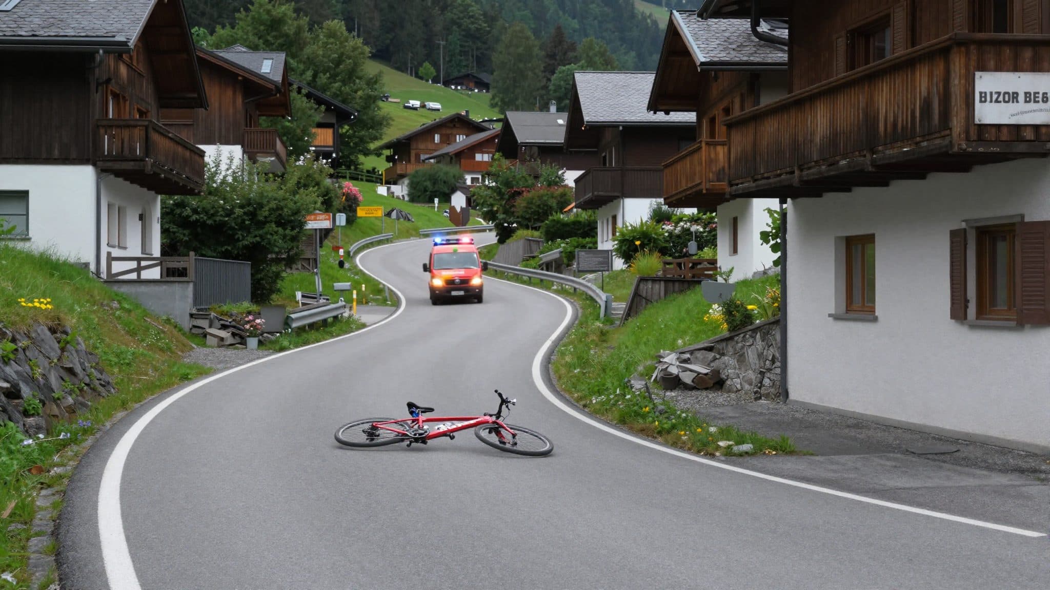 Ciclista de carretera sufre una caída grave en la Höttinger Höll