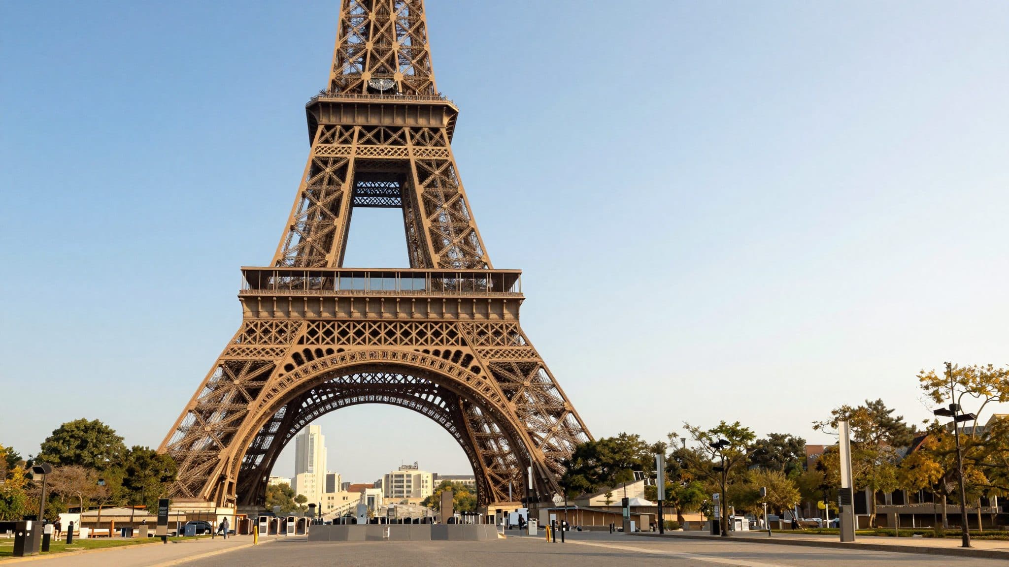 Monumentos parisinos cierran提前 por la ola de calor