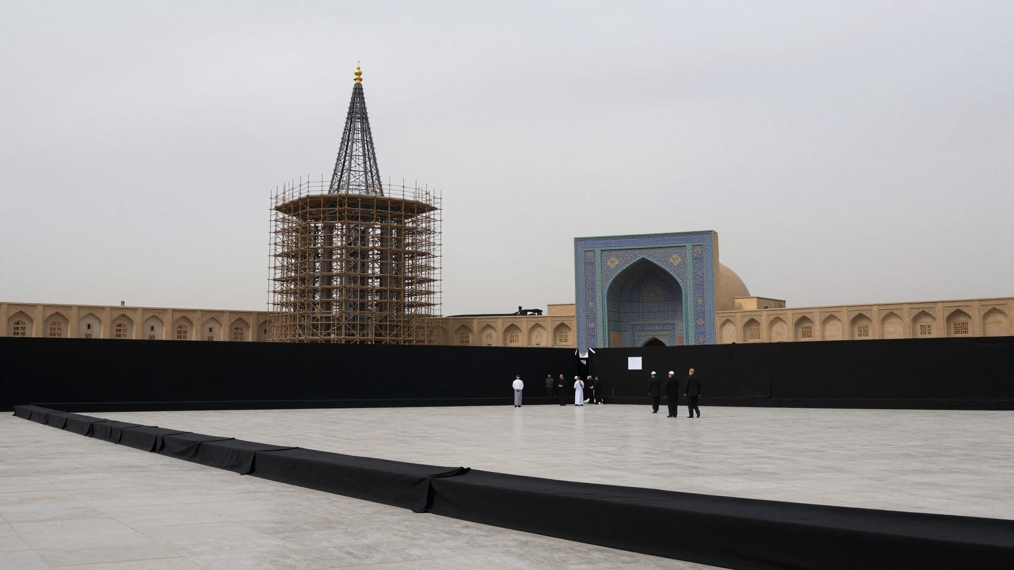 Irán entierra a Jamenei mientras los rituales de luto congelan la diplomacia con Washington
