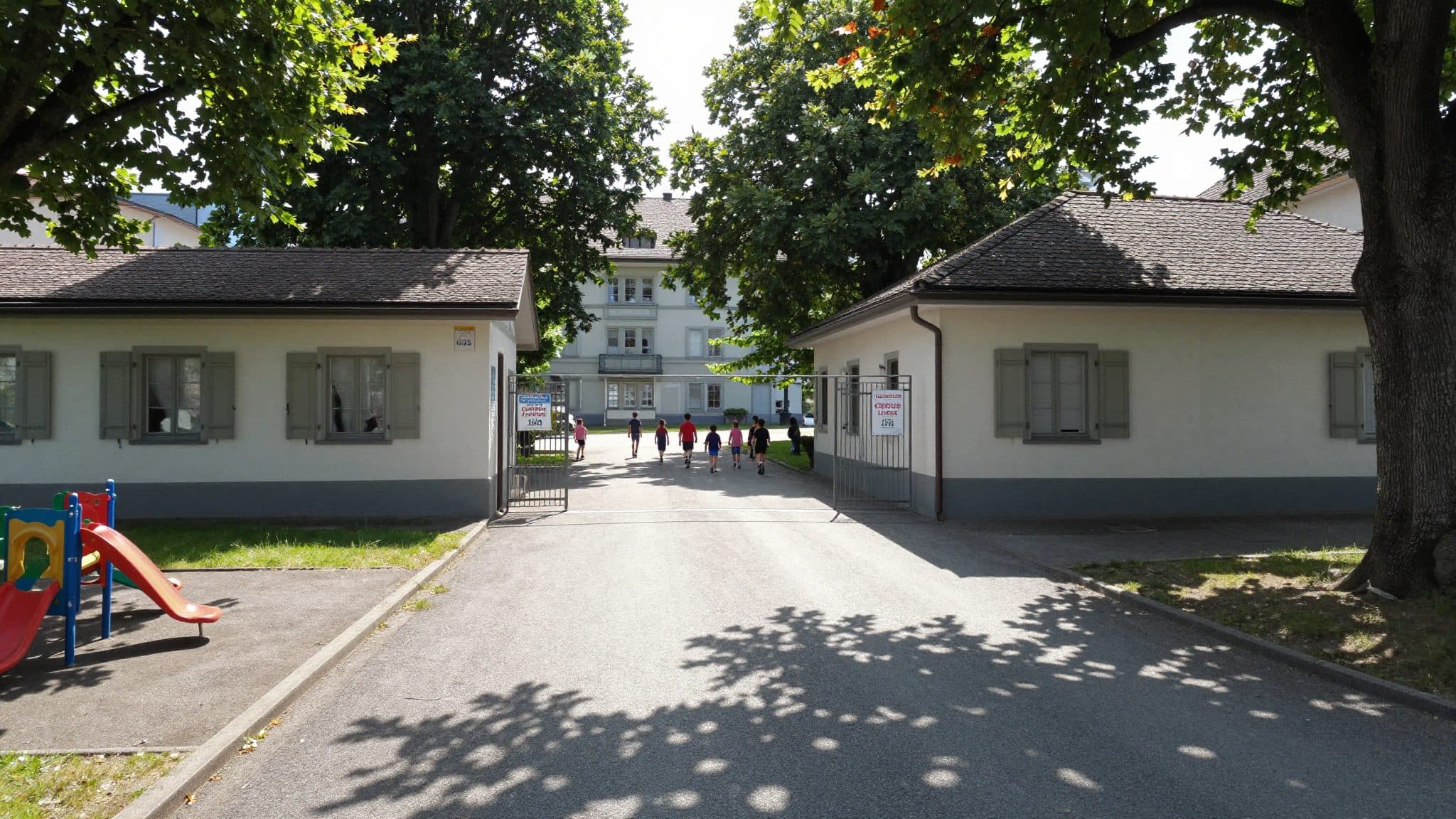 Debate sobre el «Hitzefrei» en el cantón de Zúrich: las escuelas actúan por cuenta propia, la Oficina de Enseñanza Pública lo desestima