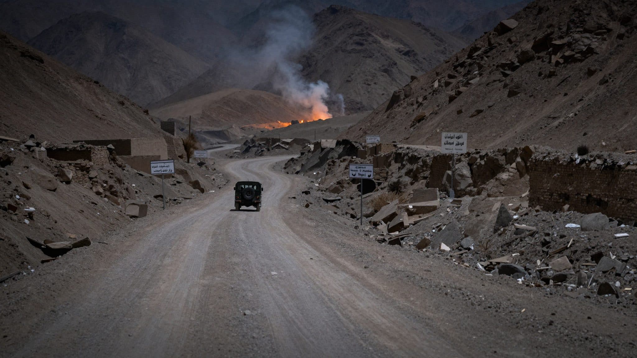 Pakistán amplía su ofensiva militar hacia Afganistán y mata a 25 combatientes, según el Gobierno