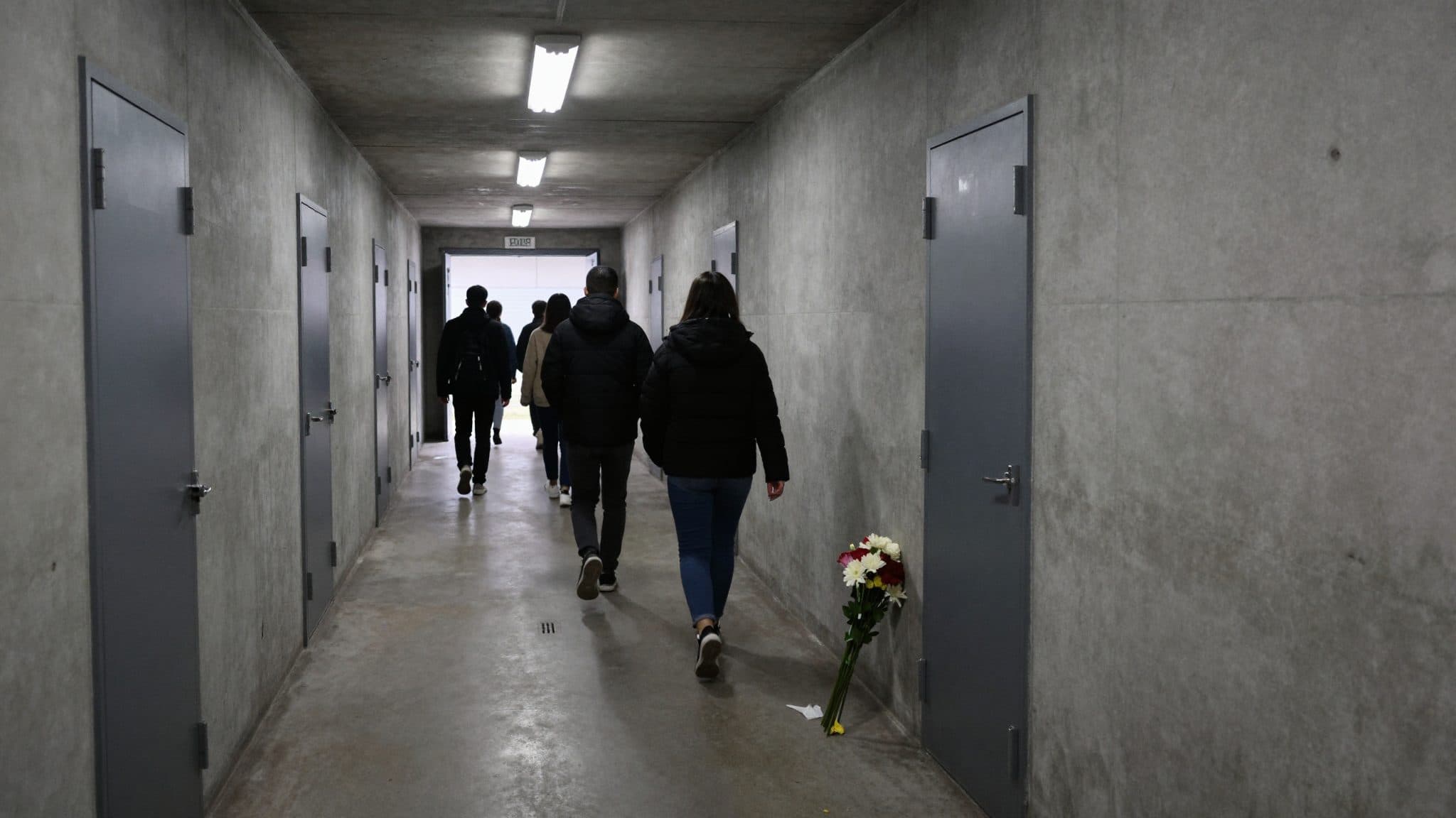 La presidenta del Bundestag, Klöckner, rechaza como absurdas las comparaciones con la RDA y visita el memorial de Hohenschönhausen