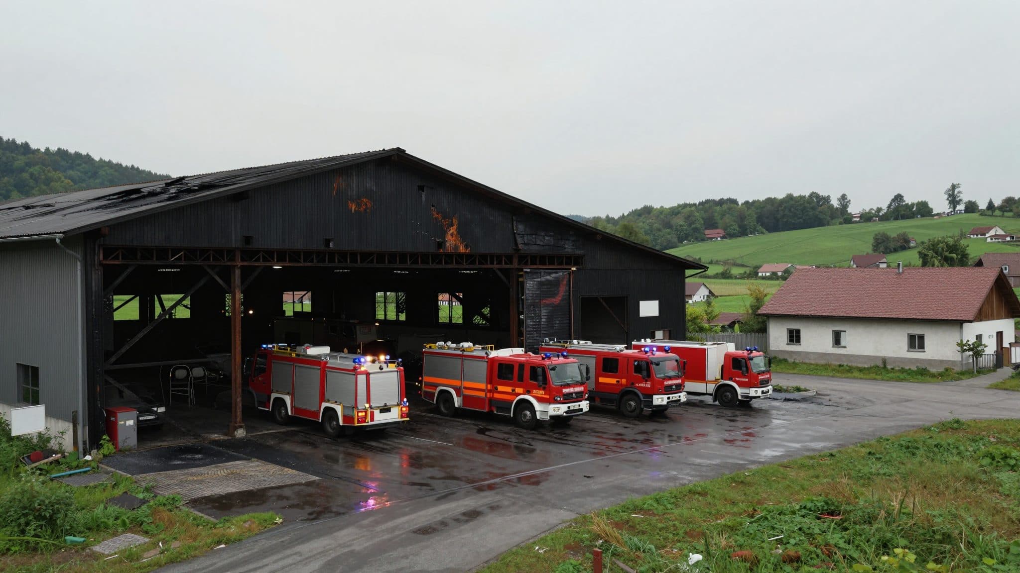 Investigación tras explosión en fábrica de pirotecnia en Baja Austria – un empleado gravemente herido