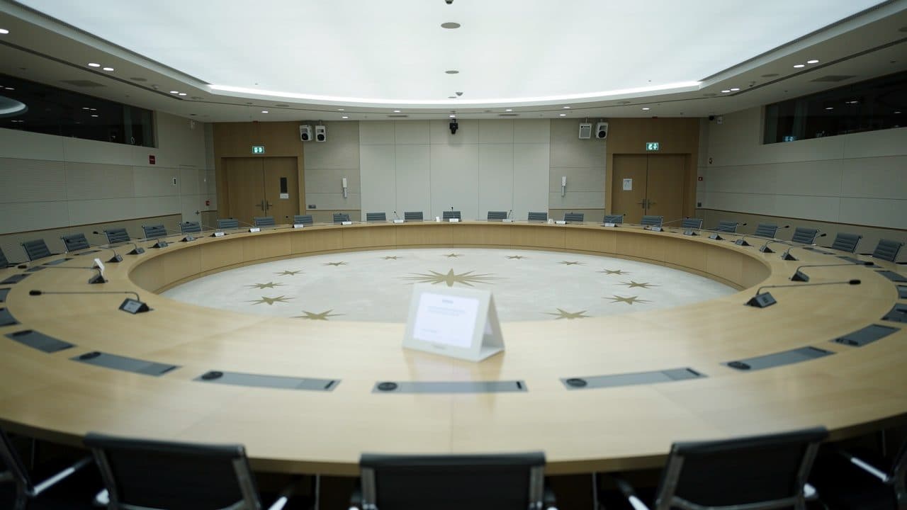 La UE pospone la cumbre con el Reino Unido tras la dimisión de Starmer