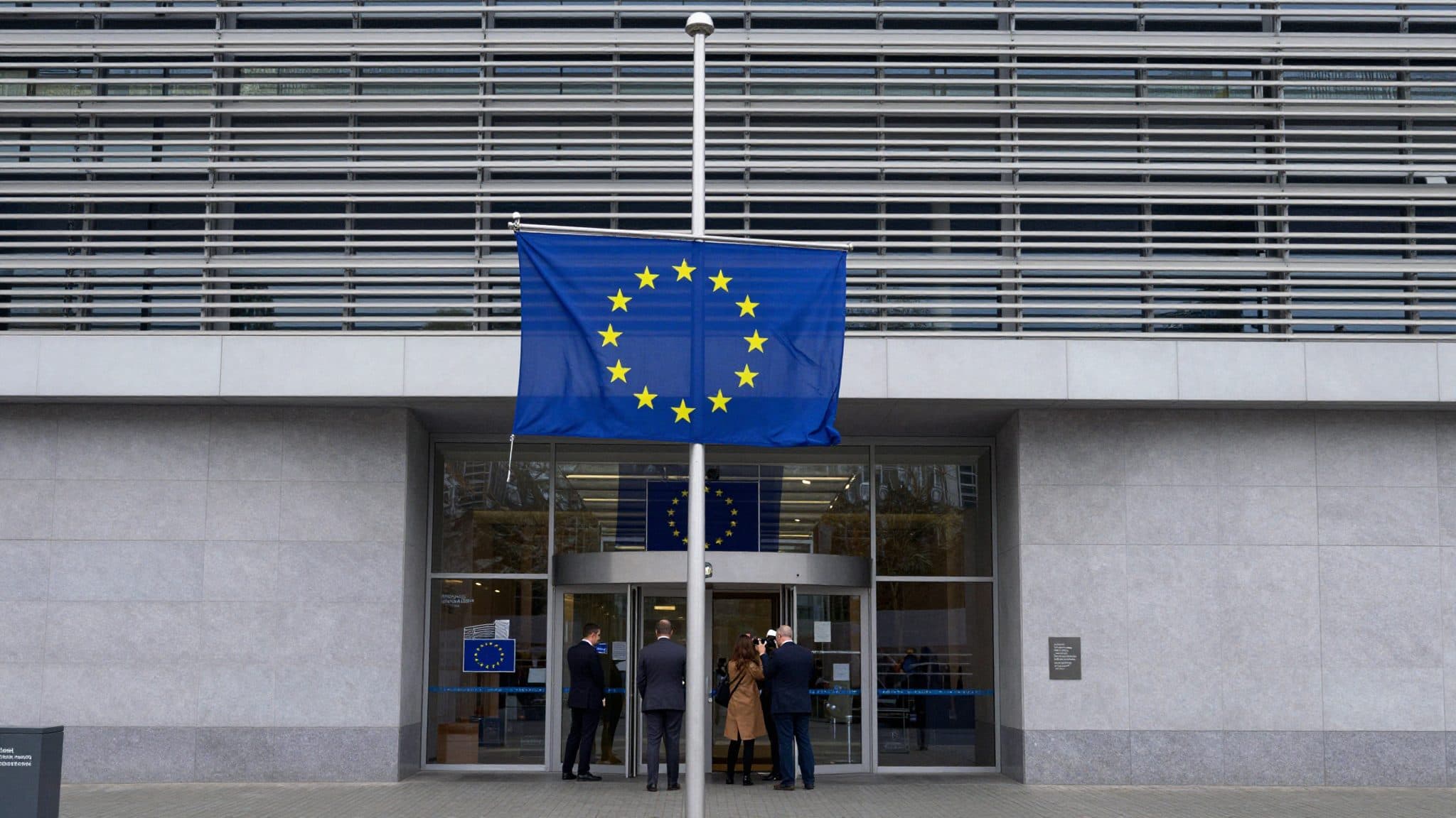 La Comisión Europea reprende a Meta por riesgo de adicción y amenaza con multa de miles de millones
