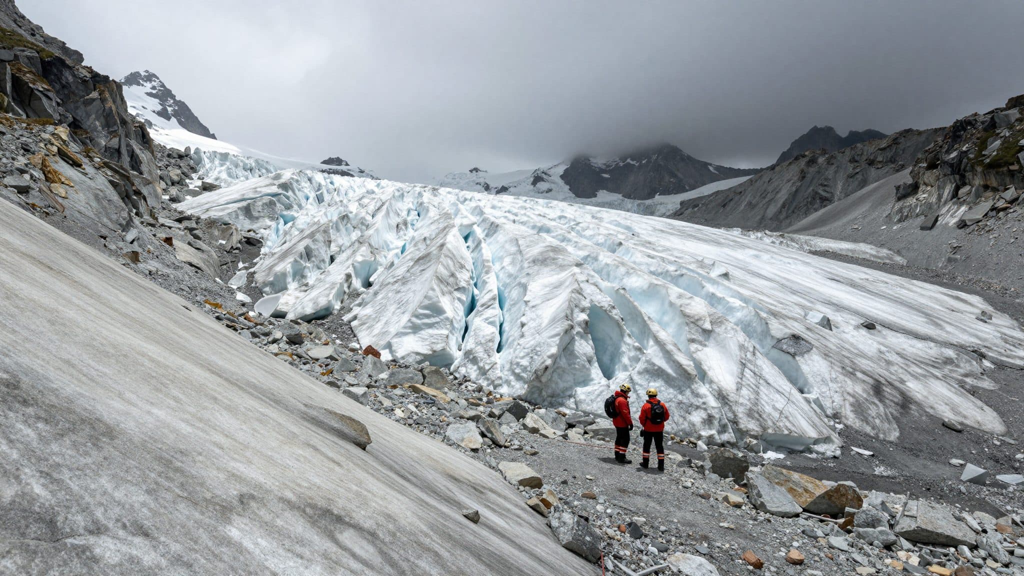 El deshielo del glaciar Trift libera los cuerpos de dos alpinistas belgas desaparecidos desde 1992