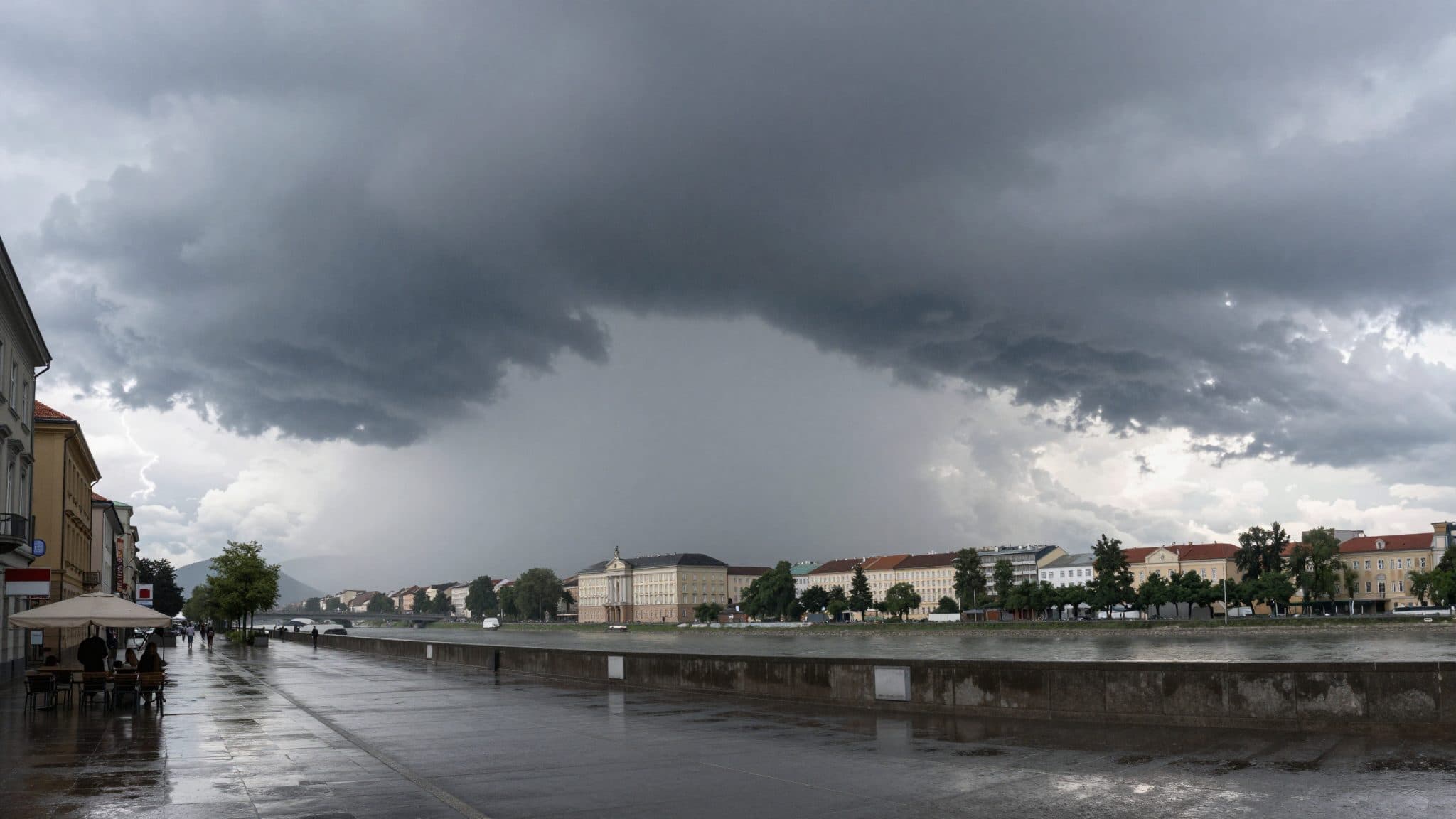Tormentas y lluvia brindan a Austria un breve respiro del calor