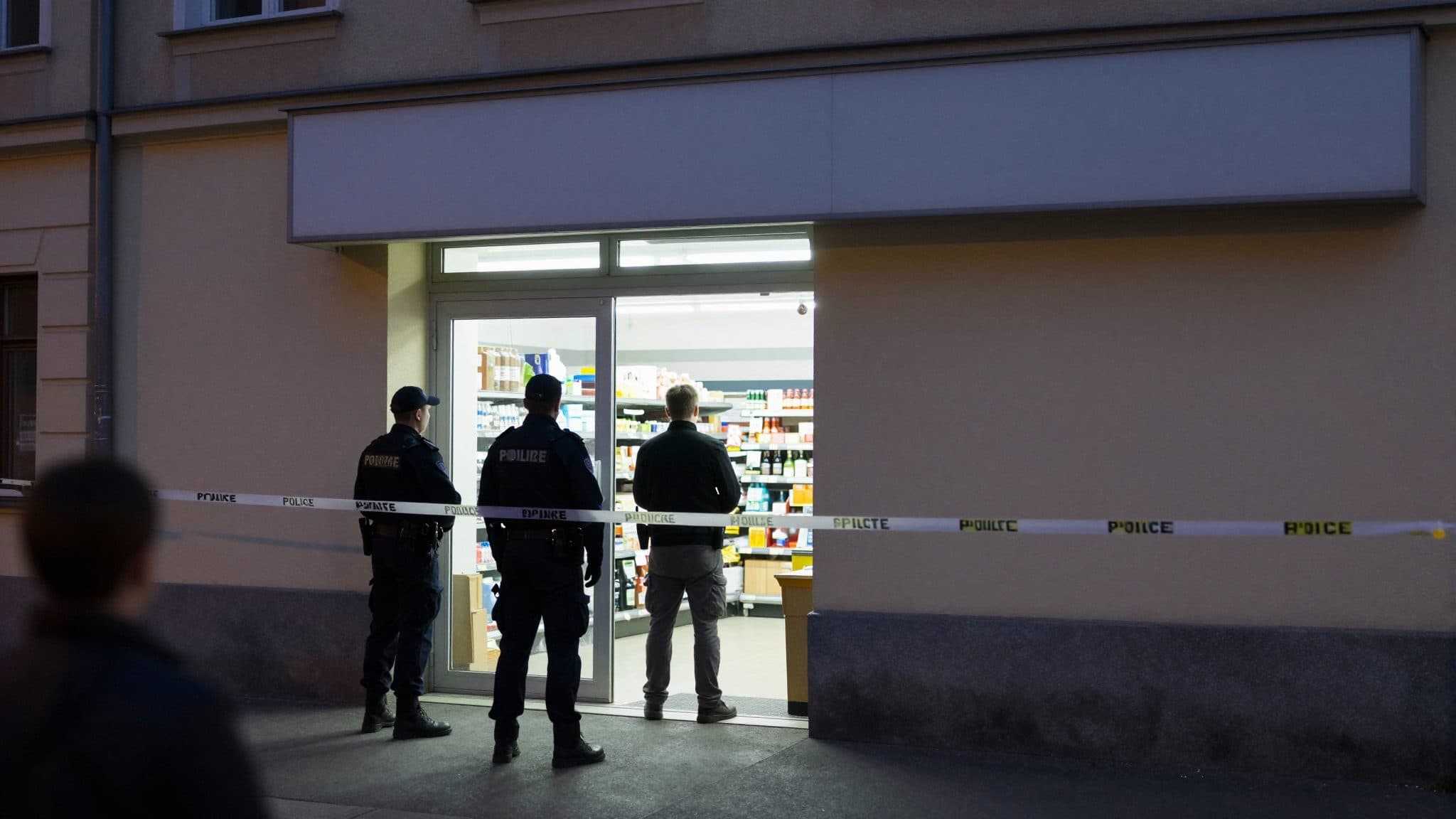 Viena: hombre bajo sospecha tras presunta agresión a adolescentes en supermercado
