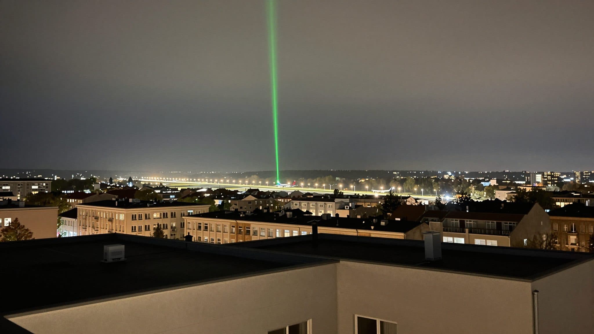 Tripulación de un vuelo de entrenamiento cegada por un láser en Graz