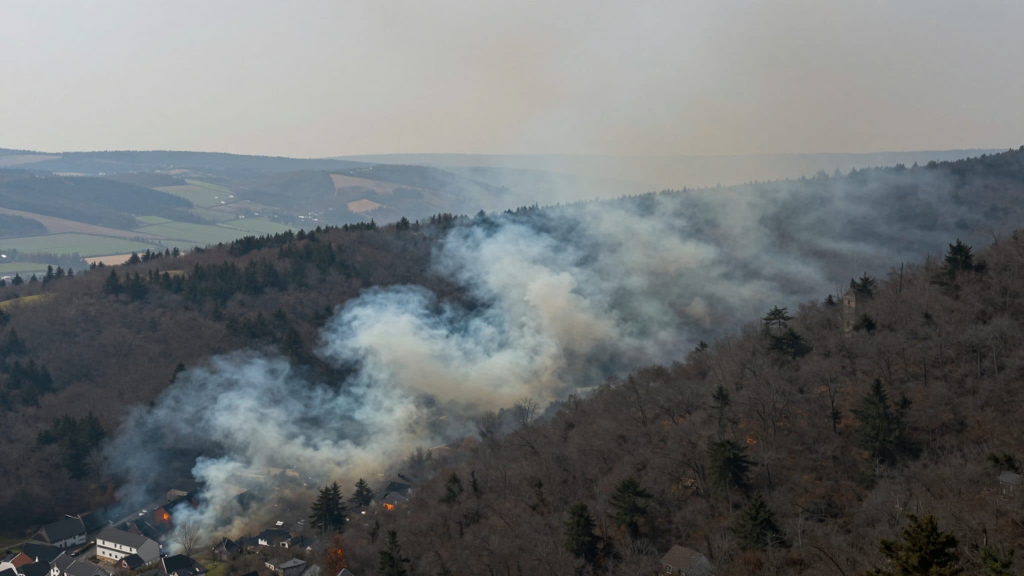 El humo de los incendios en la frontera entre Bélgica y Renania del Norte-Westfalia se extiende hacia Renania-Palatinado
