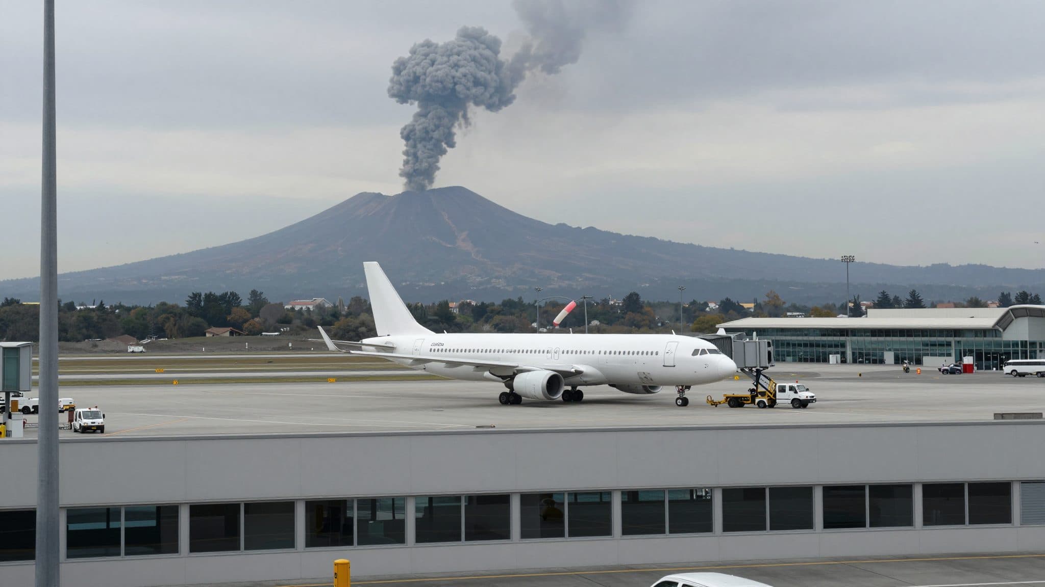 El Etna paraliza el tráfico aéreo en Catania – Los operadores buscan soluciones con otros aeropuertos