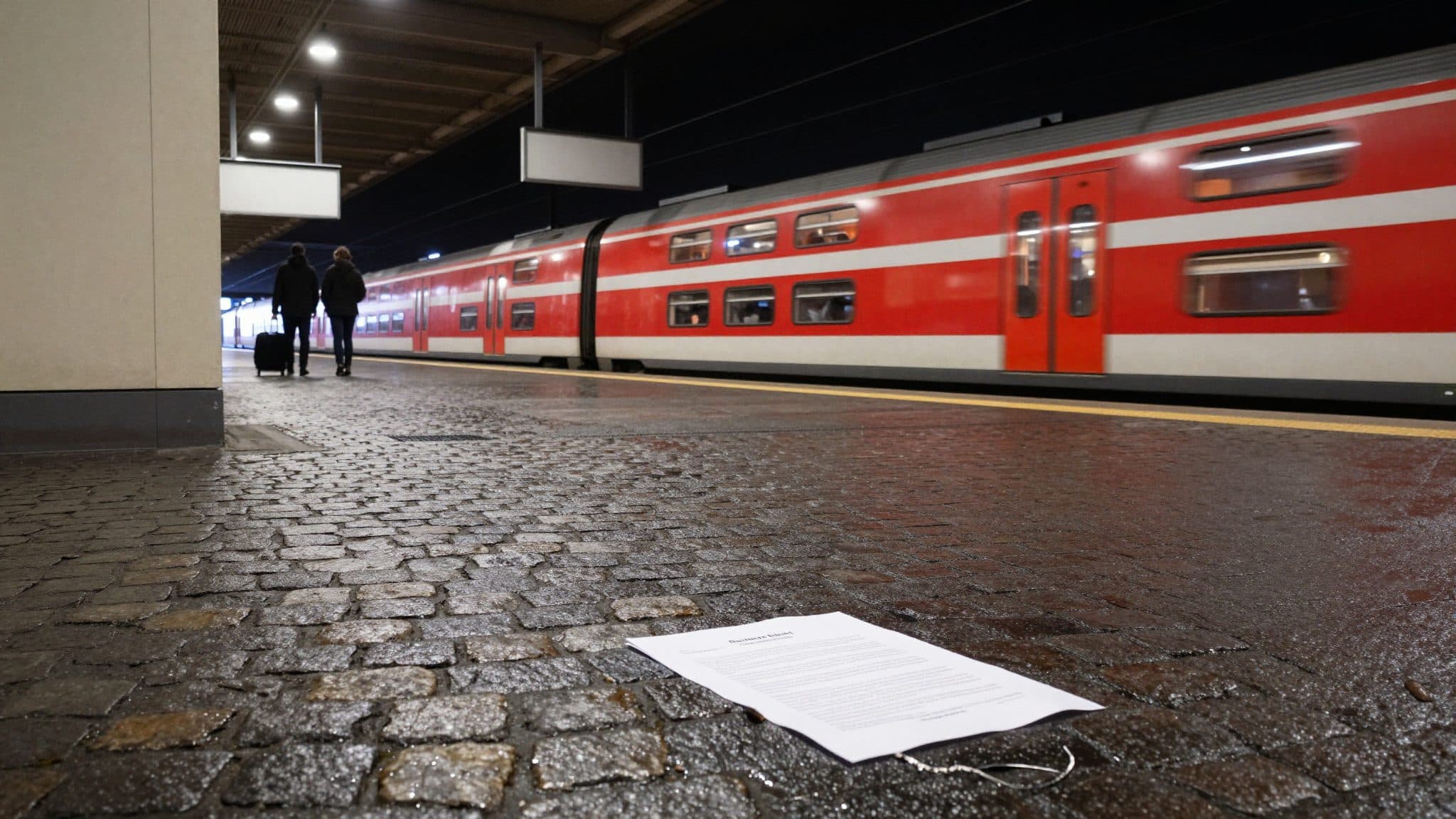 Orden de sanción penal contra la diputada de La Izquierda Akbulut tras incidente en tren – 51.600 euros de multa