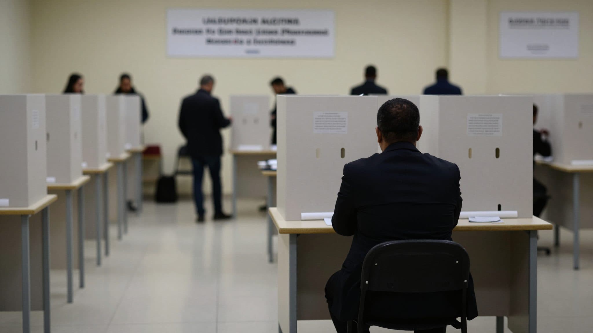 El FLN vence las elecciones legislativas en Argelia – la participación marca un mínimo histórico