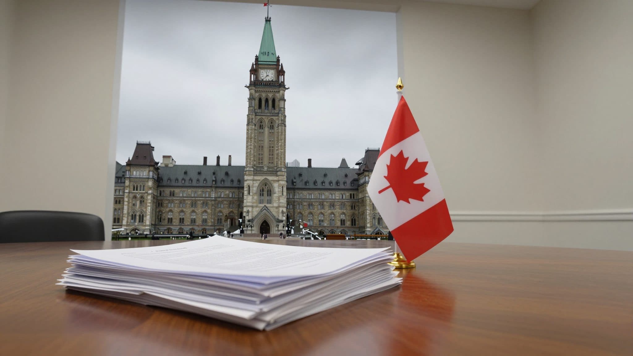 Canadá planea aranceles retaliatorios contra EE.UU. mientras se intensifica la disputa comercial