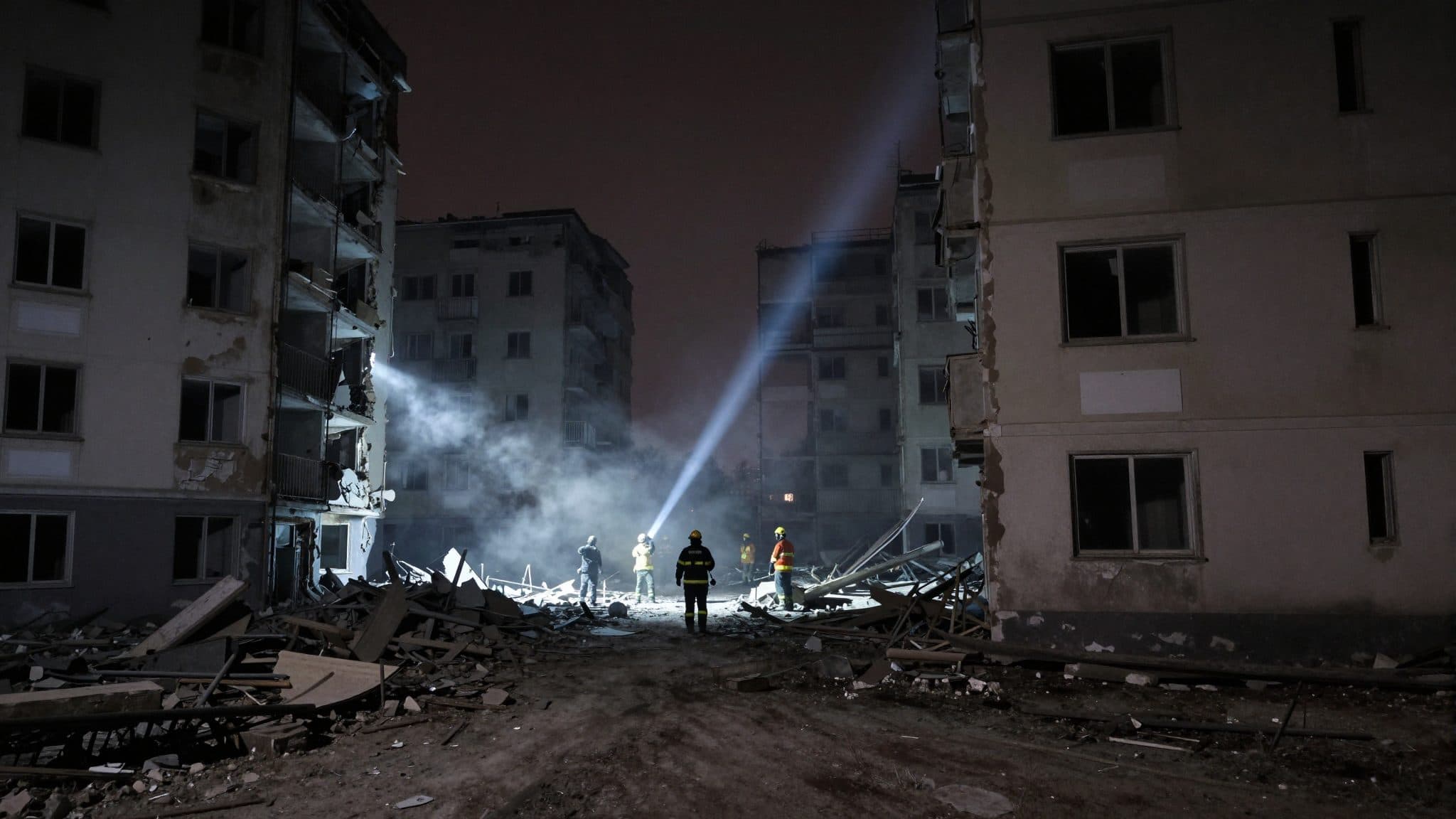 Oleada de ataques rusos contra Ucrania: Zelenskyi reporta destrucciones en varias ciudades