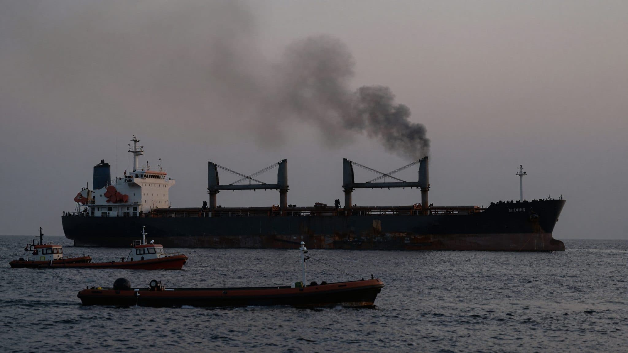 Ataque ruso a un buque de carga cerca de Odessa deja cinco muertos