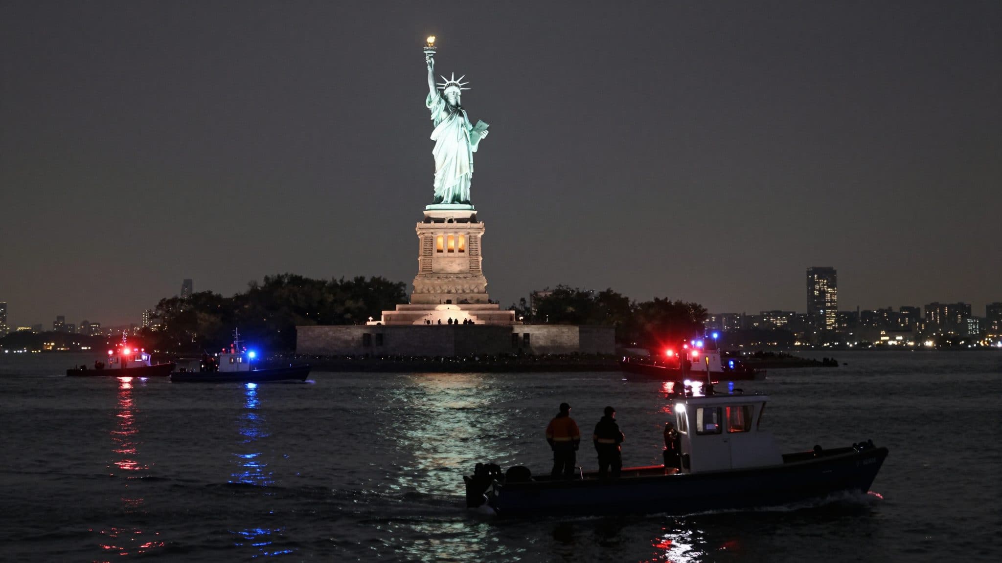 Dos muertos en un accidente de barco cerca de la Estatua de la Libertad en Nueva York